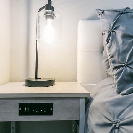 Montrose Guesthouse Suites By Dunyha Houston Eksteriør billede