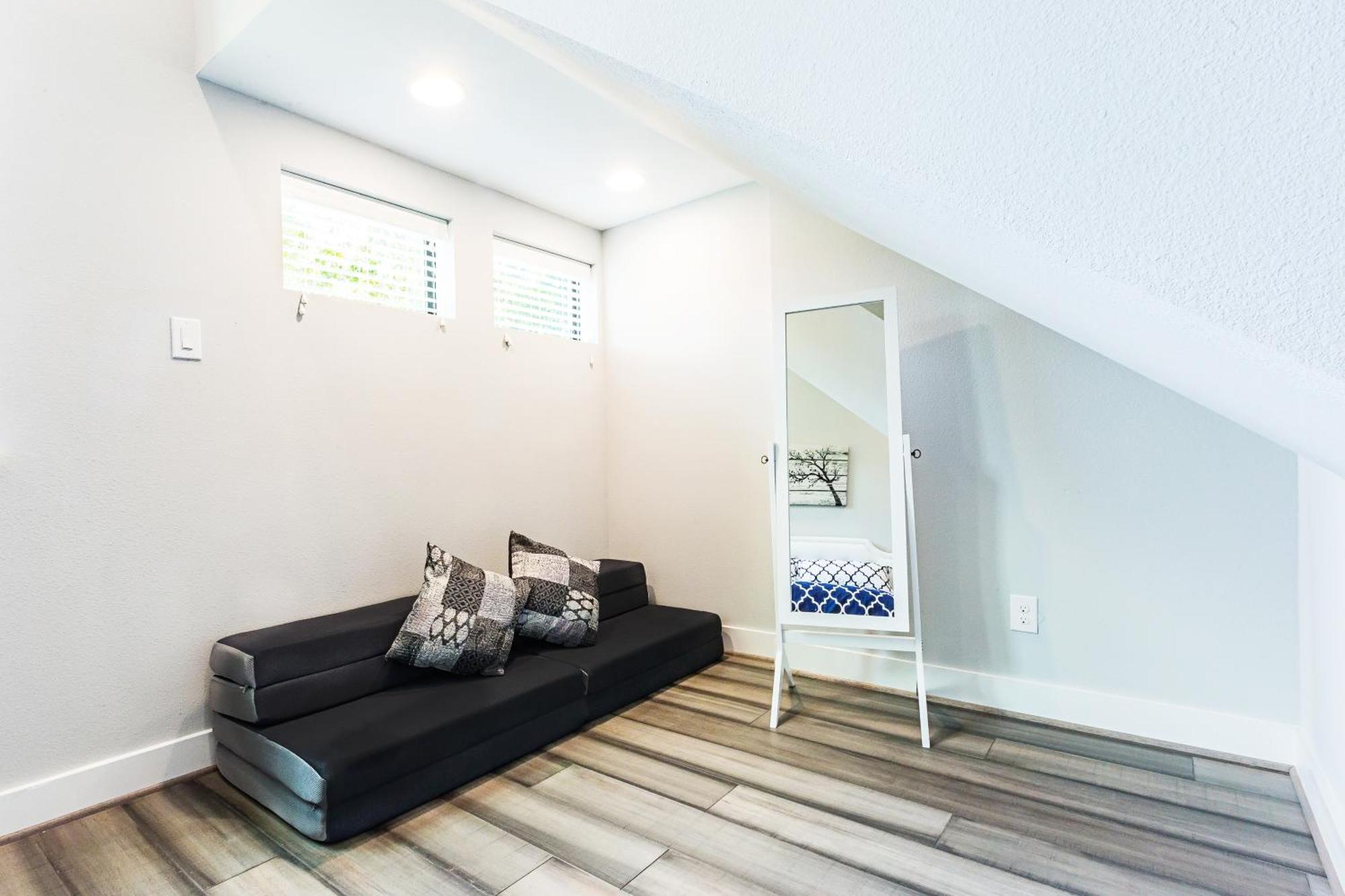 Montrose Guesthouse Suites By Dunyha Houston Eksteriør billede