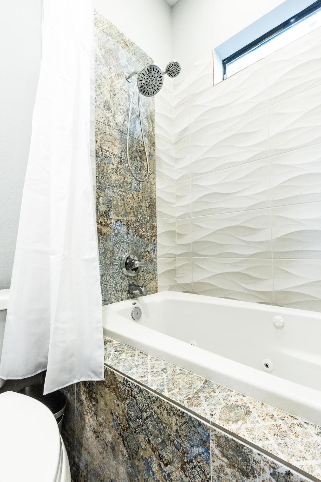 Montrose Guesthouse Suites By Dunyha Houston Eksteriør billede